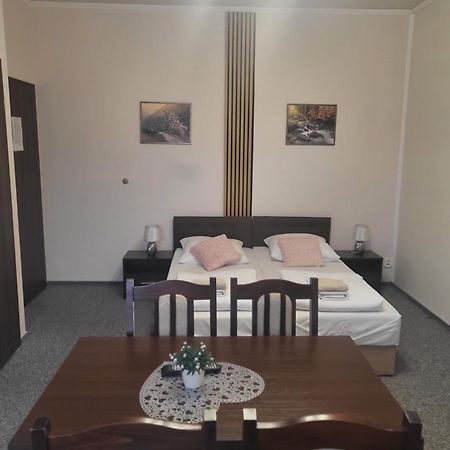 Sum Restauracja & Hotel Meszna Dış mekan fotoğraf