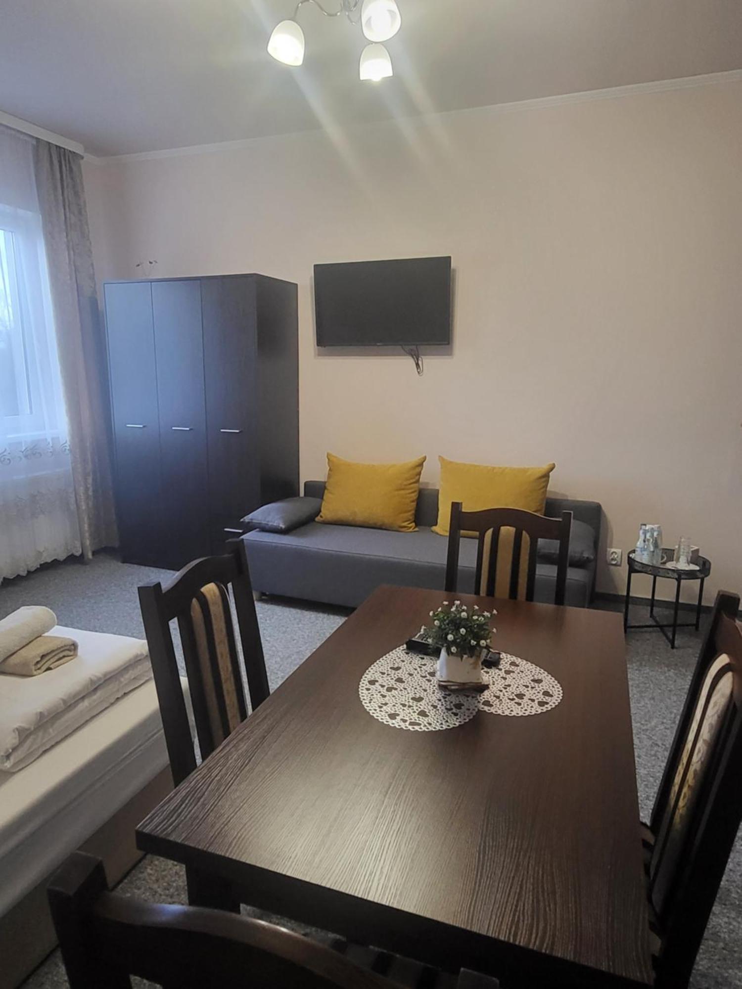 Sum Restauracja & Hotel Meszna Dış mekan fotoğraf