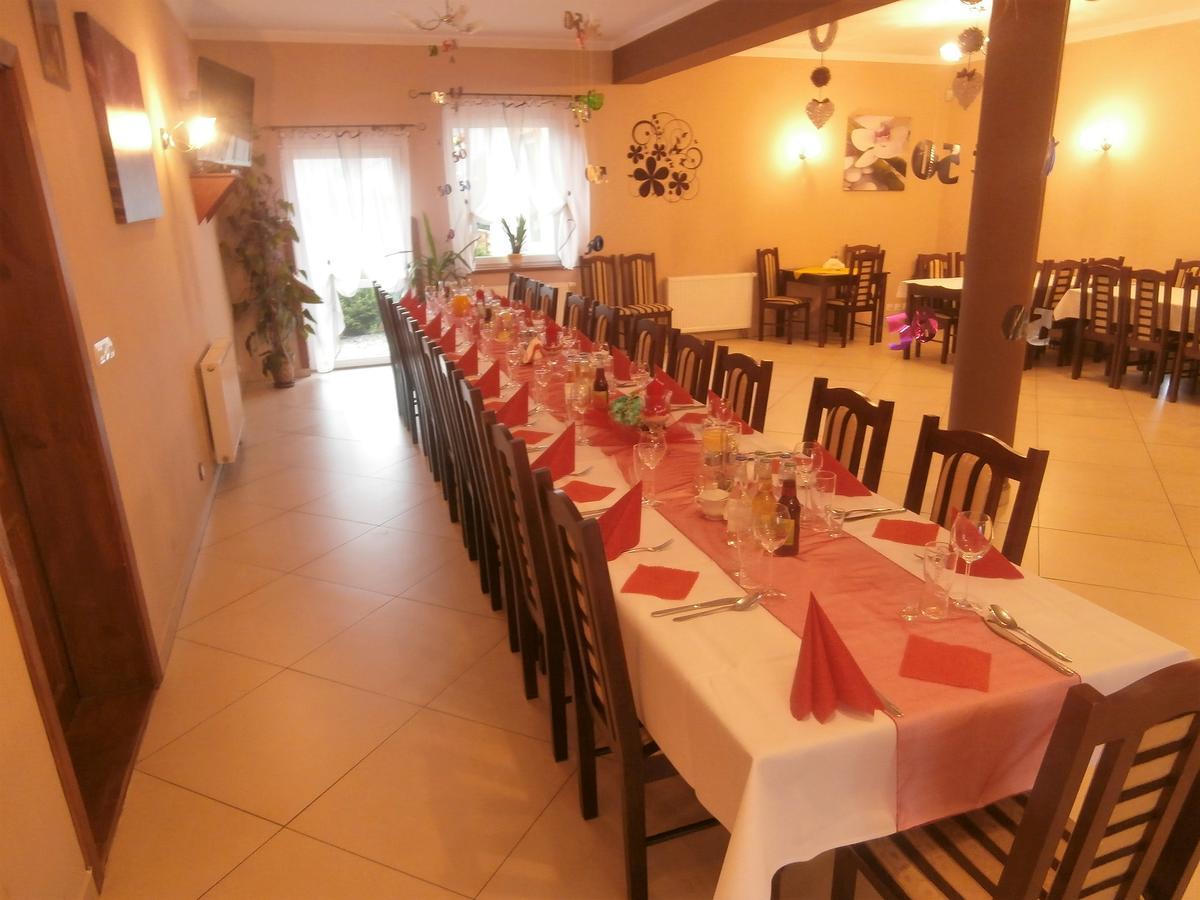 Sum Restauracja & Hotel Meszna Dış mekan fotoğraf