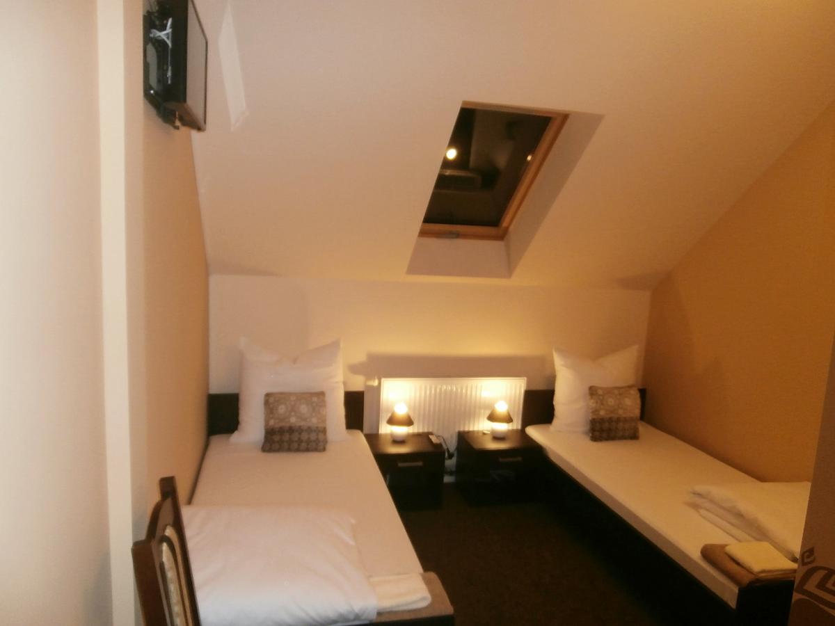 Sum Restauracja & Hotel Meszna Dış mekan fotoğraf