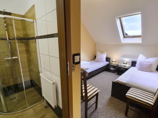 Sum Restauracja & Hotel Meszna Dış mekan fotoğraf