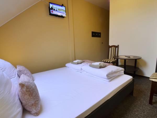 Sum Restauracja & Hotel Meszna Dış mekan fotoğraf